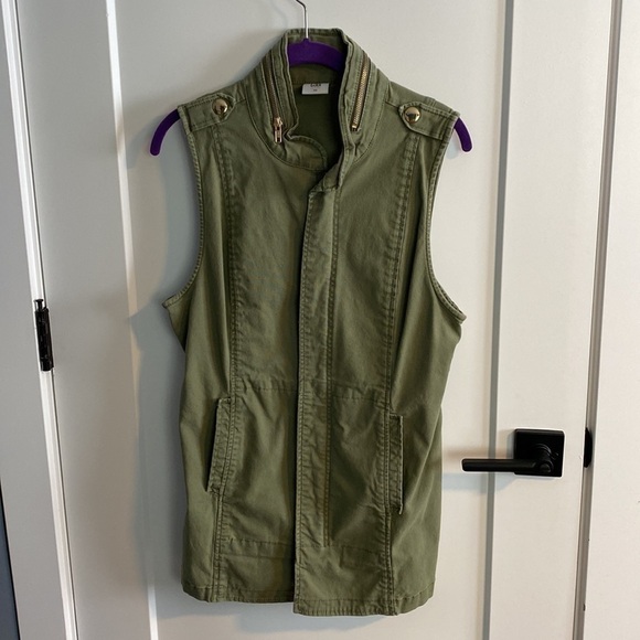 Cabi Army Green Explorer Utility Vest EUC - Picture 4 of 14
